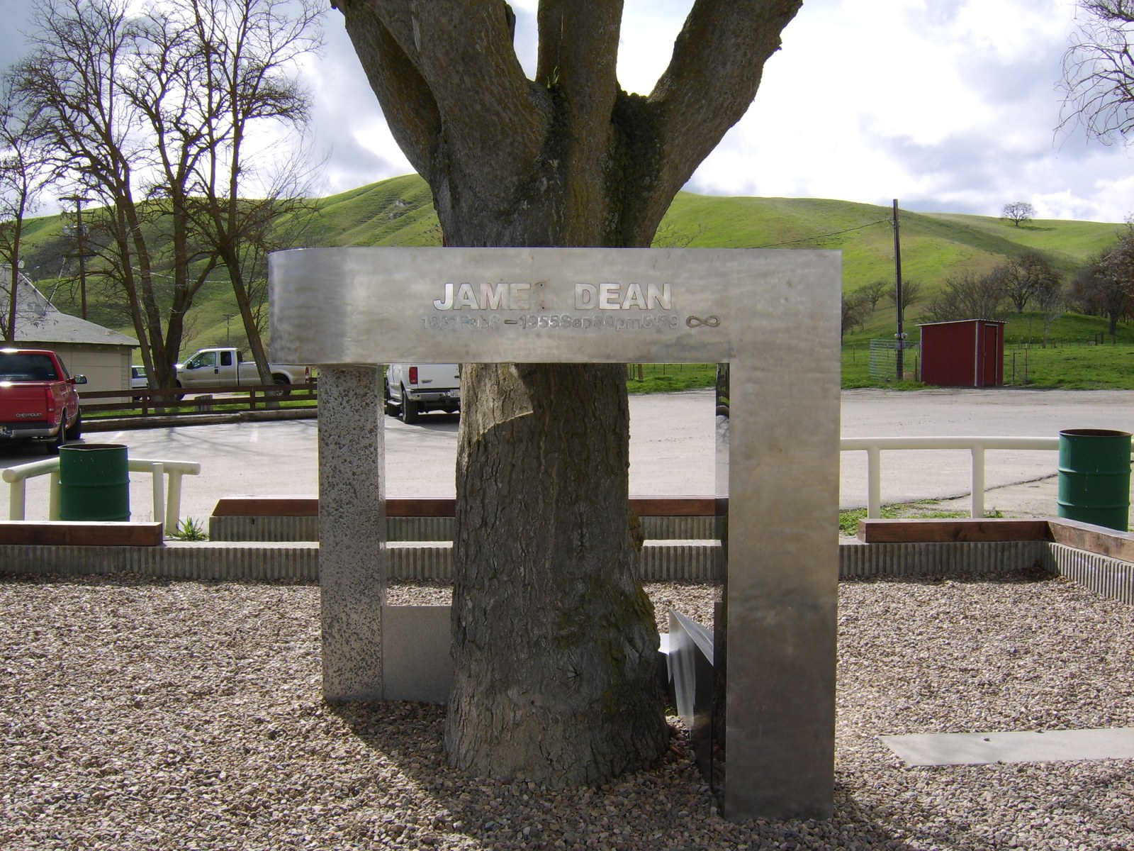 Memorial to James Dean near the crash site