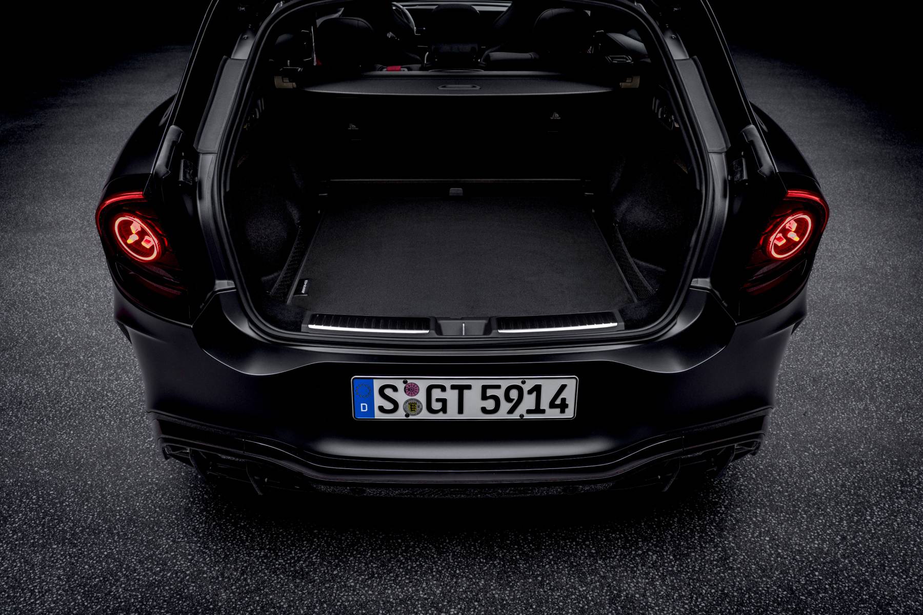 Trunk of the Mercedes-AMG GT SUV: 607 liters