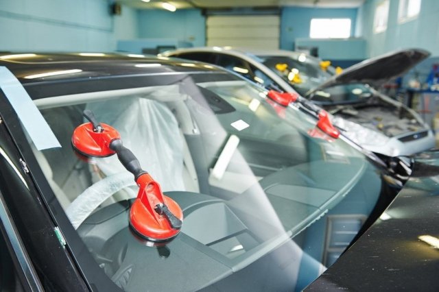 How to Replace a Windshield the Right Way